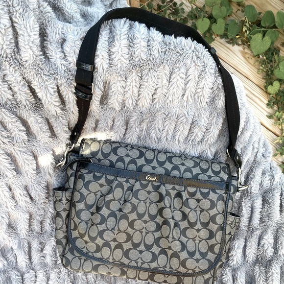 Coach Bag - Picture 1 of 7